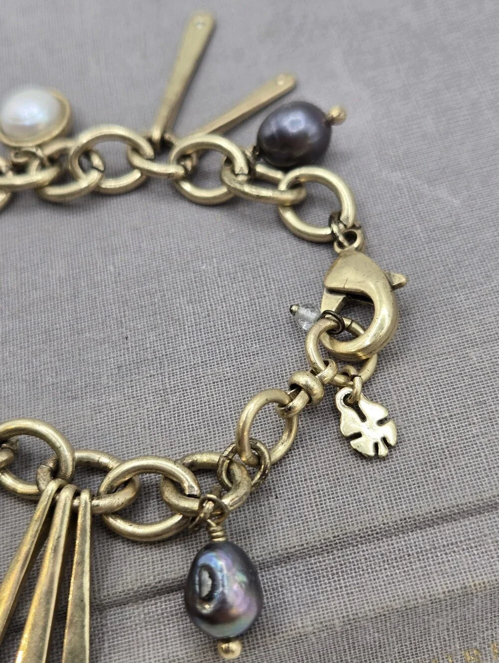Goldtone Lucky Brand Chunky Charm Bracelet Brutalist Freshwater pearl 8.25